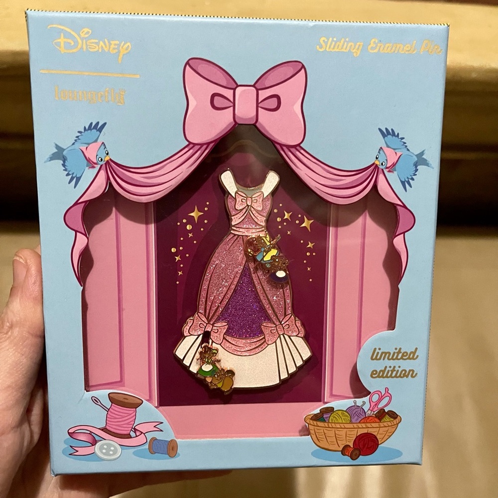 Loungefly Disney Cinderella pin